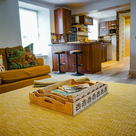Beautiful Listed Flat With Private Garden, Birnam Apartment Exterior photo