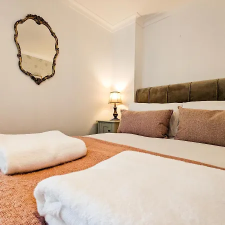Beautiful Listed Flat With Private Garden, Birnam Apartment Exterior photo