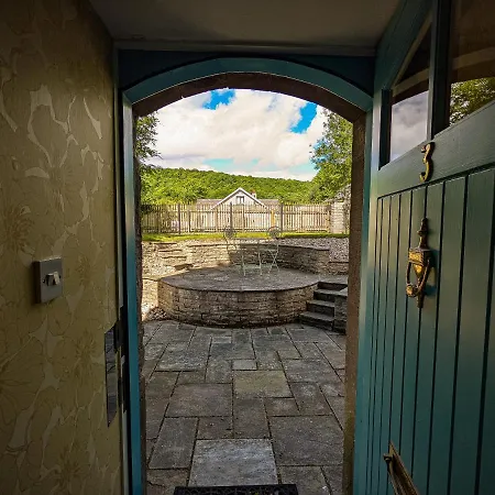 Beautiful Listed Flat With Private Garden, Birnam Apartment Exterior photo