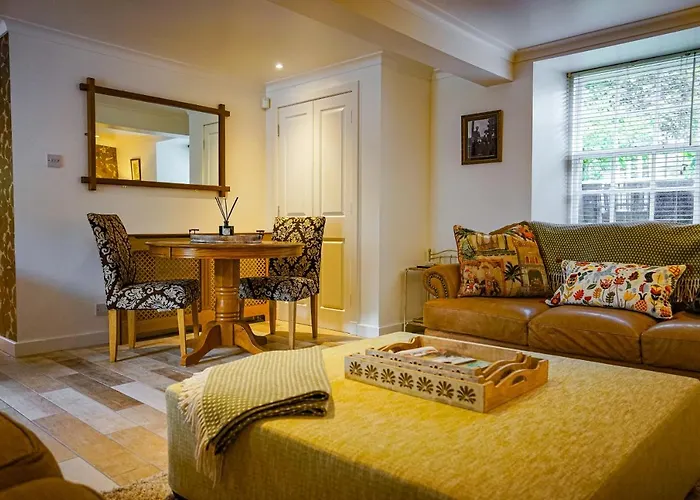 Beautiful Listed Flat With Private Garden, Birnam