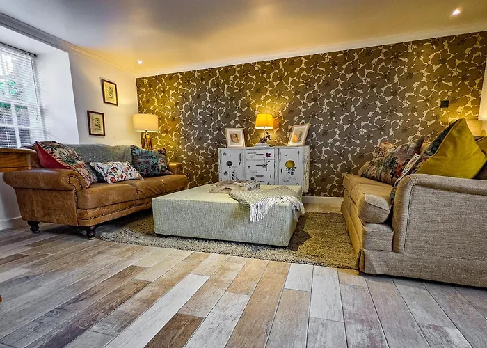 Beautiful Listed Flat With Private Garden, Birnam