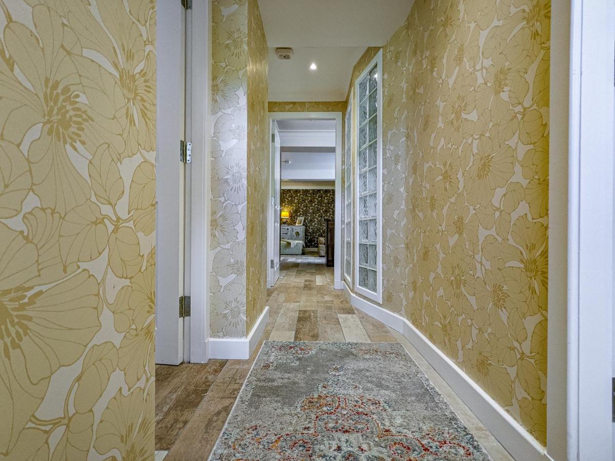 Beautiful Listed Flat With Private Garden, Apartment *