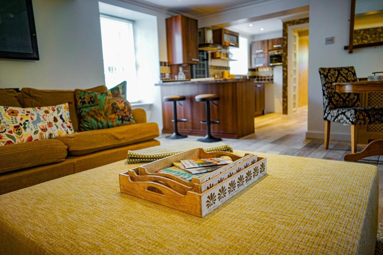 Beautiful Listed Flat With Private Garden,